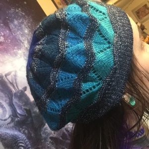 Blue stripped bearrut beanie hat